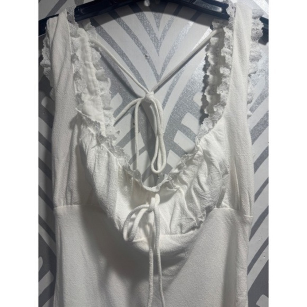 Princess Polly Lillette White Linen Maxi Dress Lace Trim Square Neck Back Tie
4 - Picture 4 of 11